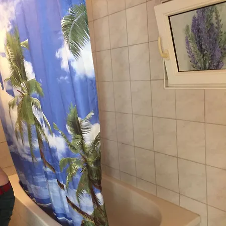 3 Zi Gartenwohnung Apartmán